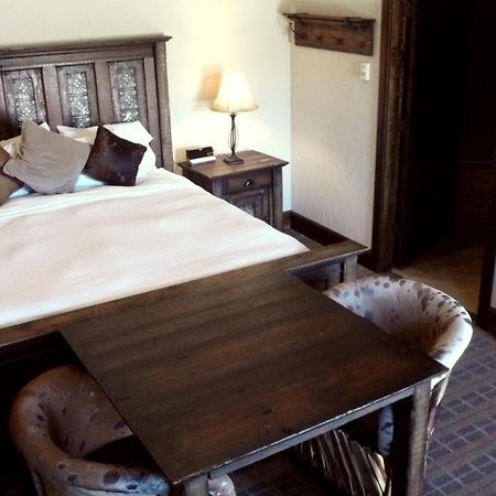 Rustic Creek Ranch Resort At North Jellystone Park Burleson Extérieur photo