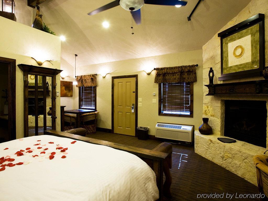 Rustic Creek Ranch Resort At North Jellystone Park Burleson Extérieur photo