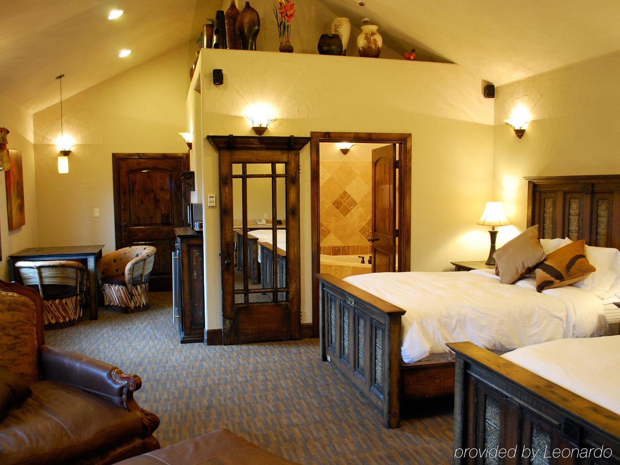 Rustic Creek Ranch Resort At North Jellystone Park Burleson Extérieur photo