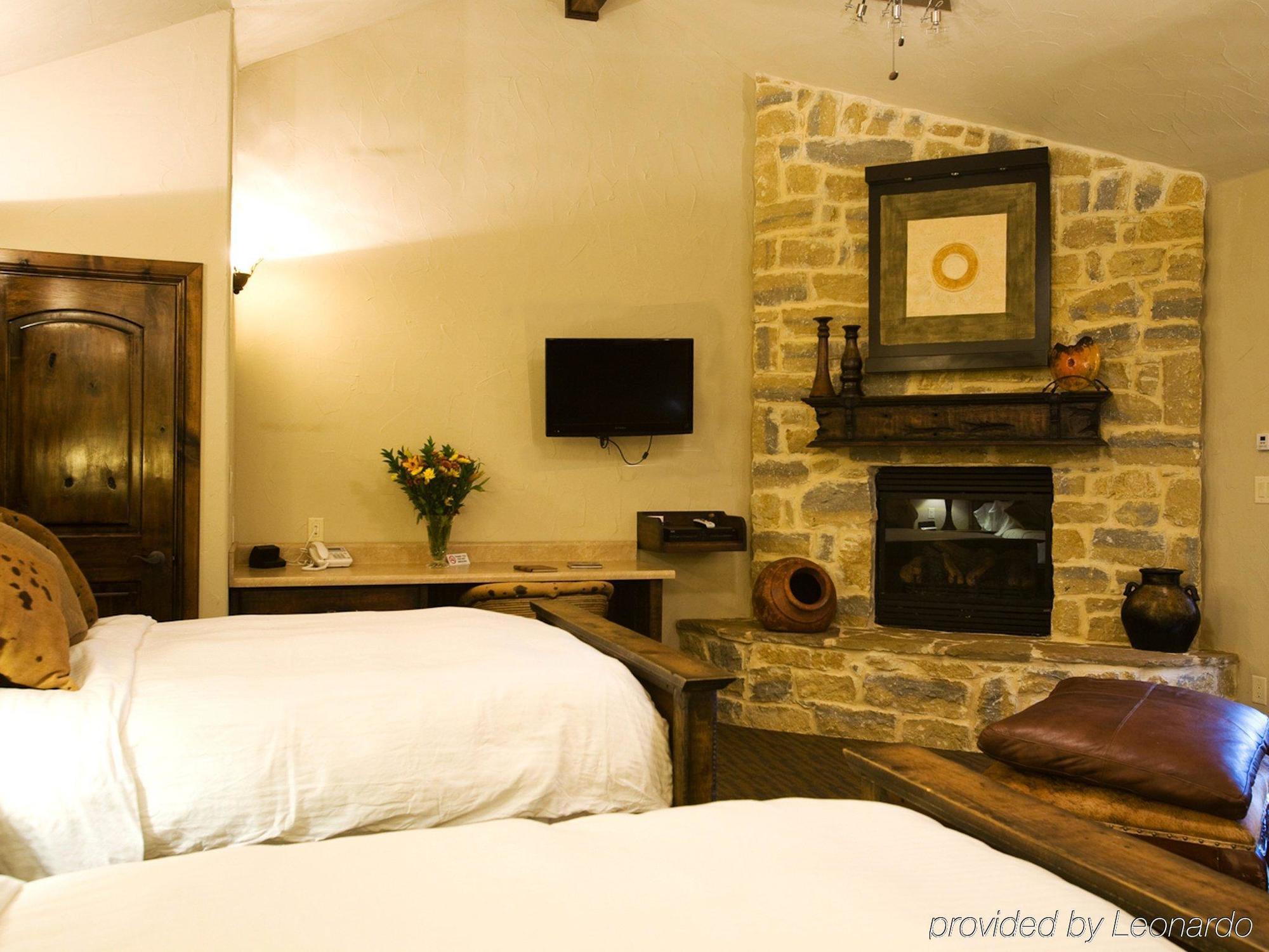 Rustic Creek Ranch Resort At North Jellystone Park Burleson Extérieur photo