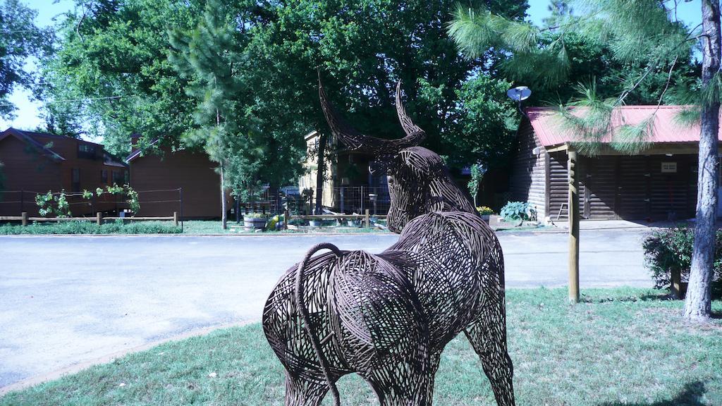 Rustic Creek Ranch Resort At North Jellystone Park Burleson Extérieur photo