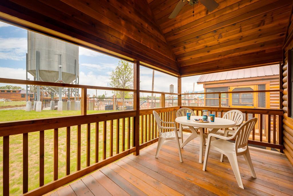 Rustic Creek Ranch Resort At North Jellystone Park Burleson Extérieur photo
