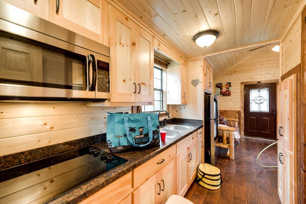 Rustic Creek Ranch Resort At North Jellystone Park Burleson Extérieur photo
