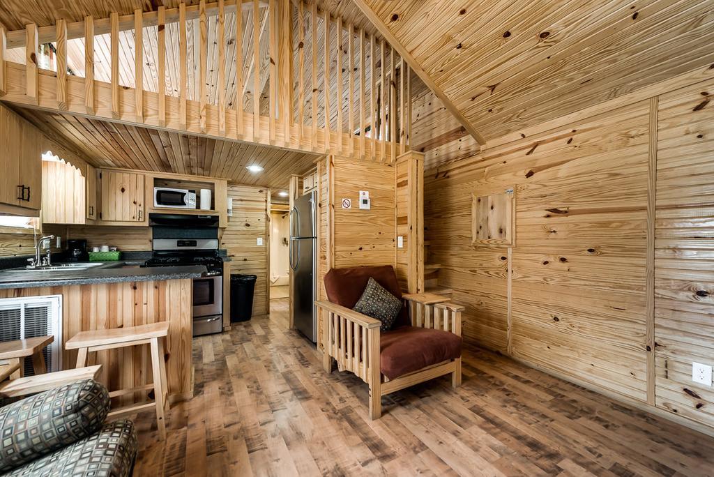 Rustic Creek Ranch Resort At North Jellystone Park Burleson Chambre photo