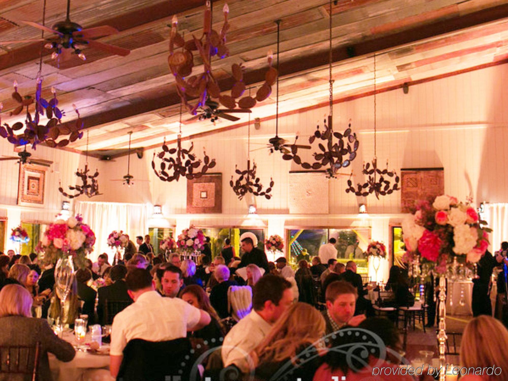 Rustic Creek Ranch Resort At North Jellystone Park Burleson Extérieur photo