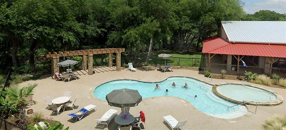 Rustic Creek Ranch Resort At North Jellystone Park Burleson Extérieur photo