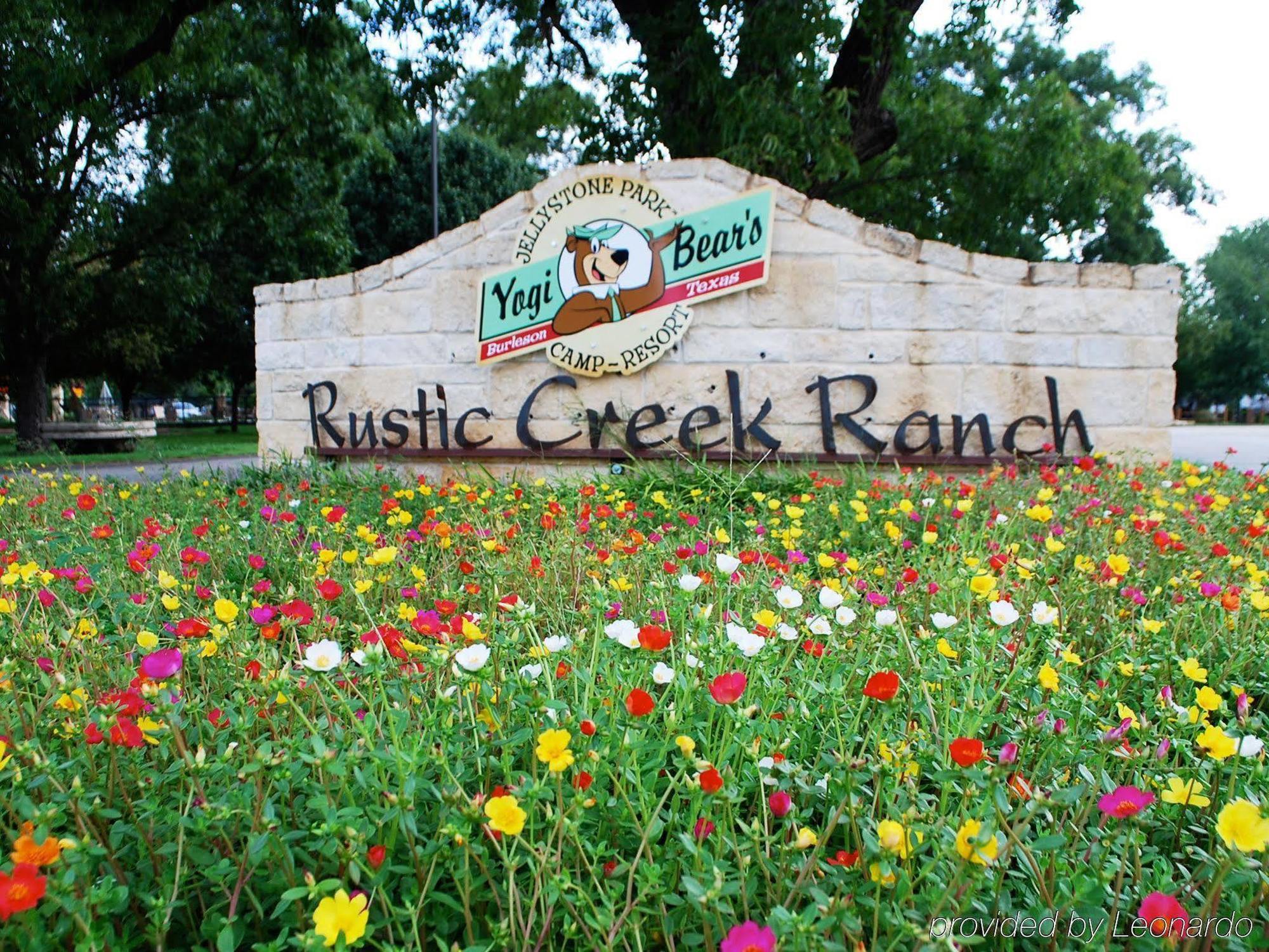 Rustic Creek Ranch Resort At North Jellystone Park Burleson Extérieur photo