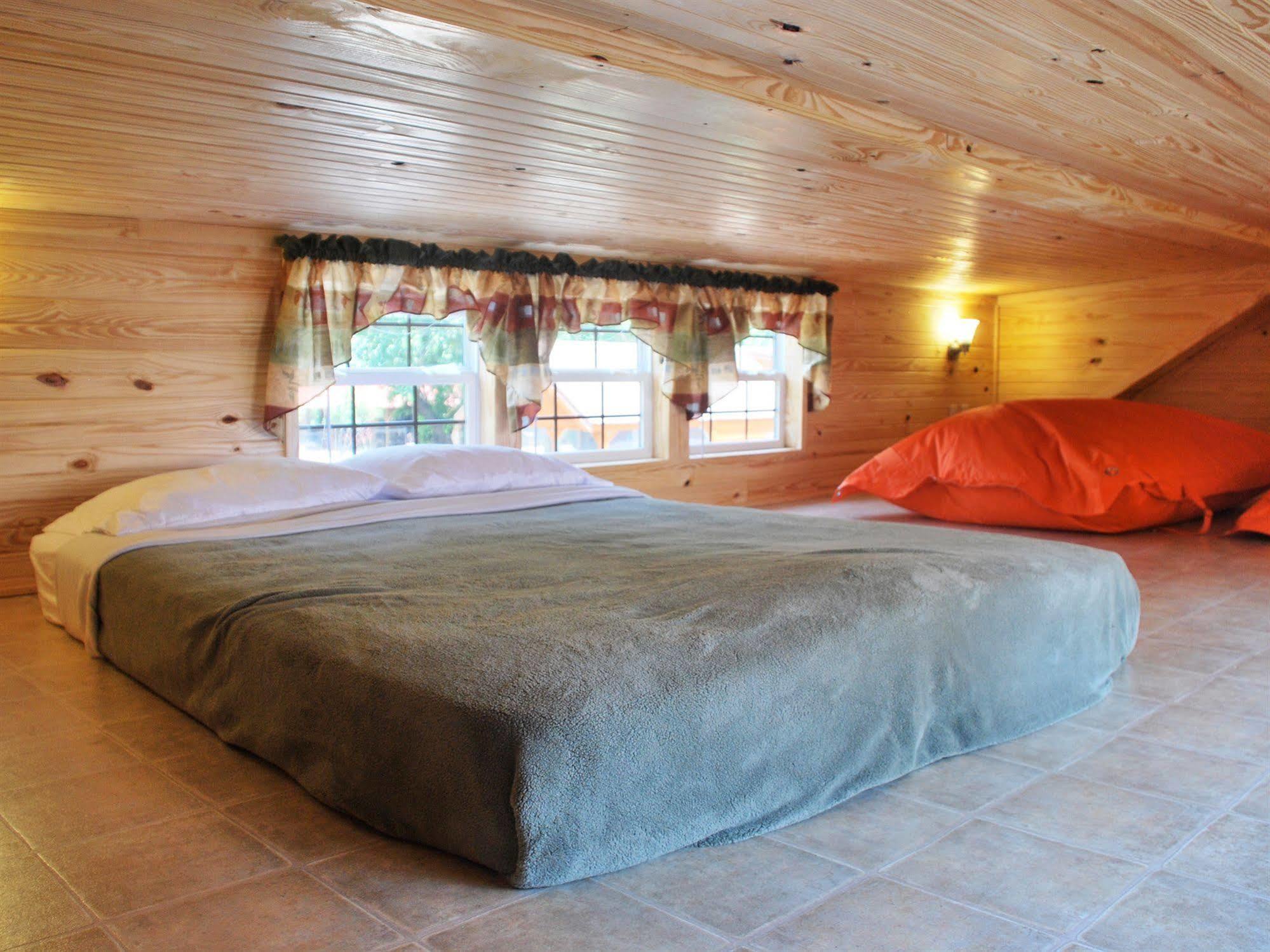 Rustic Creek Ranch Resort At North Jellystone Park Burleson Extérieur photo