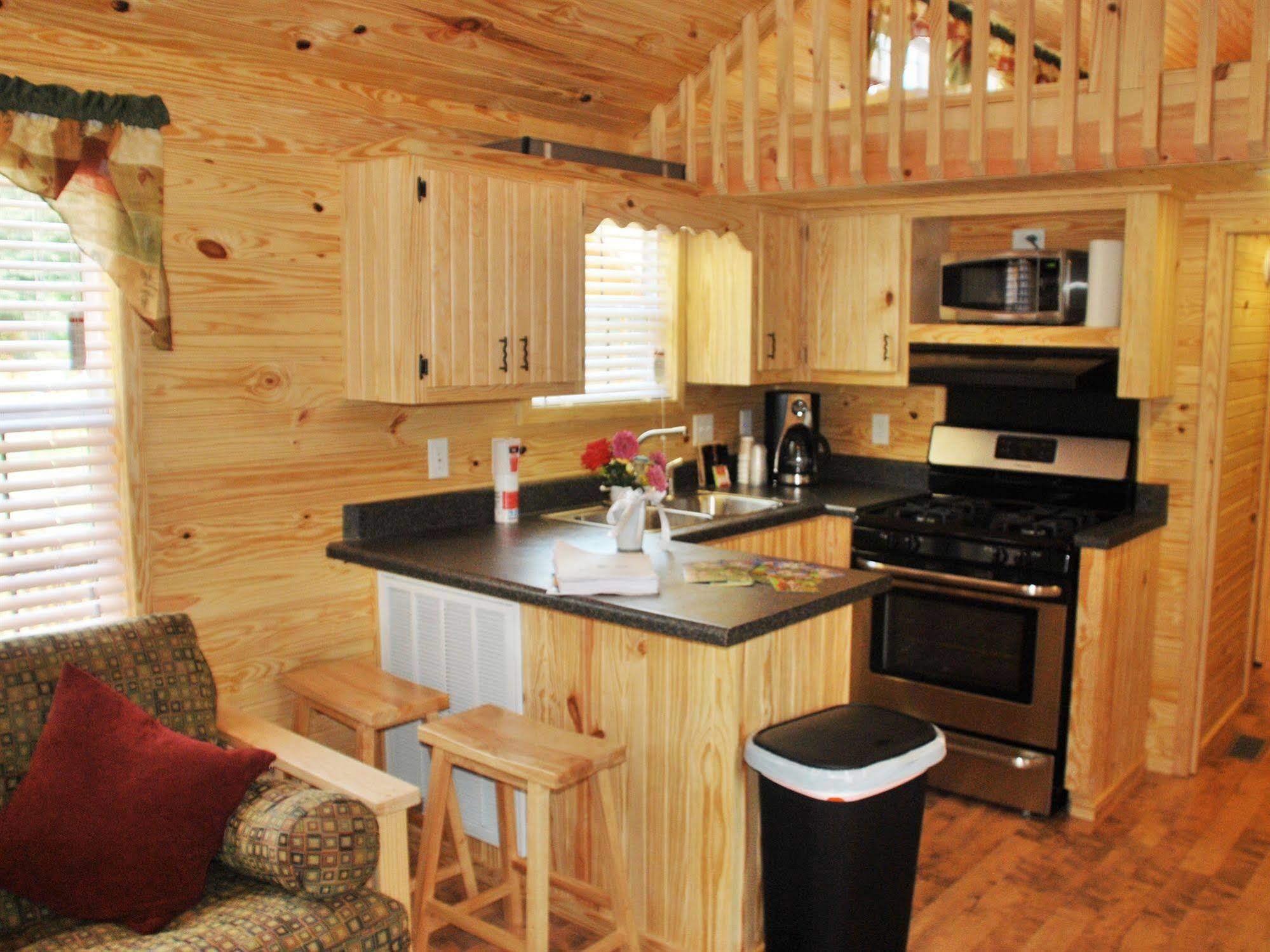 Rustic Creek Ranch Resort At North Jellystone Park Burleson Extérieur photo