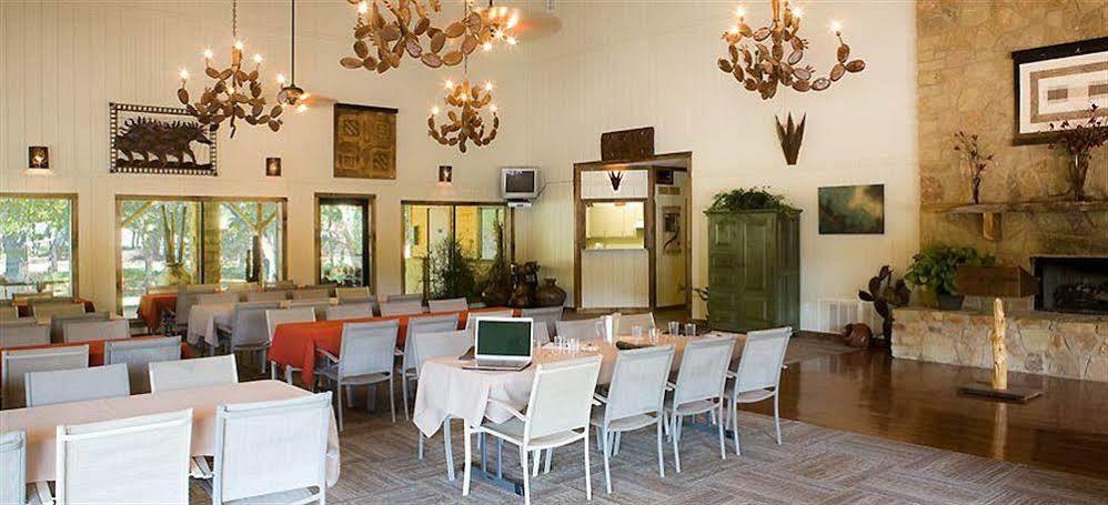 Rustic Creek Ranch Resort At North Jellystone Park Burleson Extérieur photo